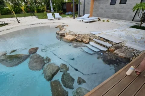 The Crique model, a mid-scale fine-sand lagoon inlet suited to family gatherings